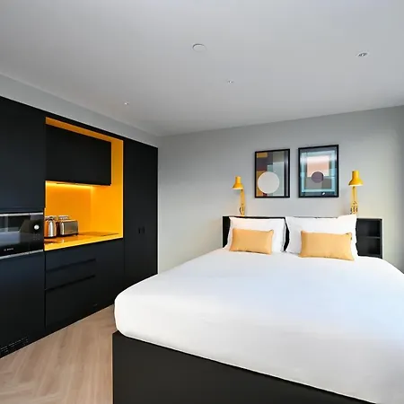 Staycity Street Apartahotel 4*
