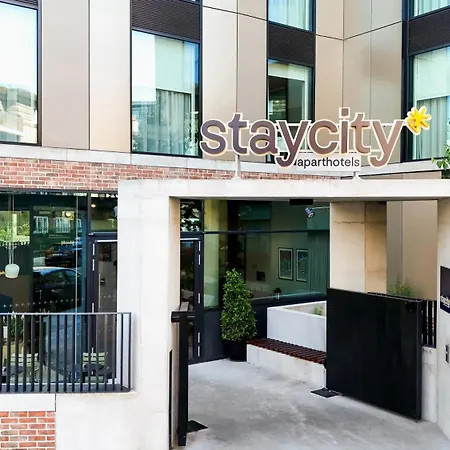 Staycity Street Hotel