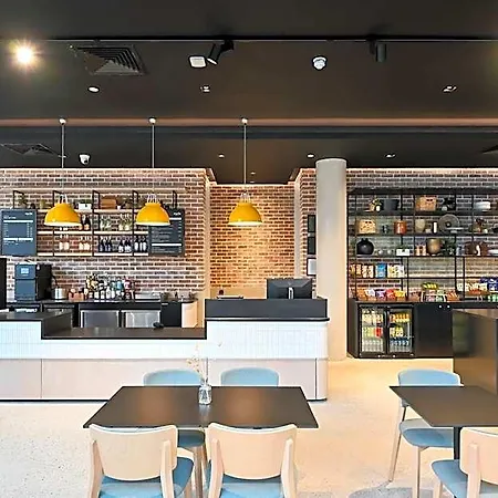Staycity Street Hotell 4*