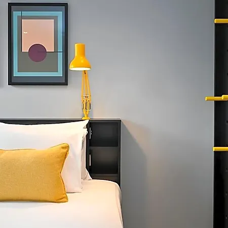Staycity Street Hotell 4*