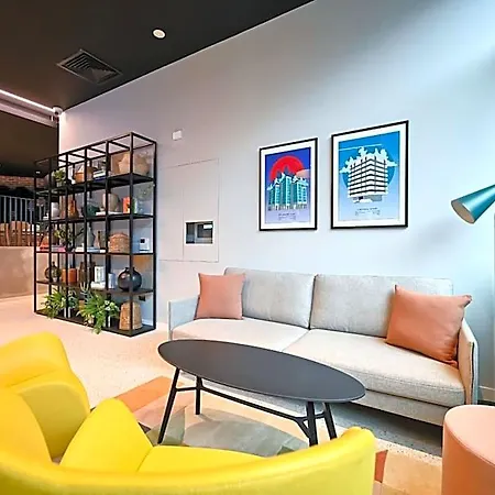 Staycity Street Hotell 4*