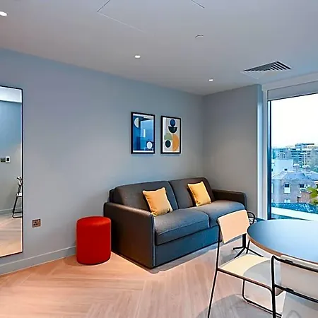 Staycity Street Hotell 4*