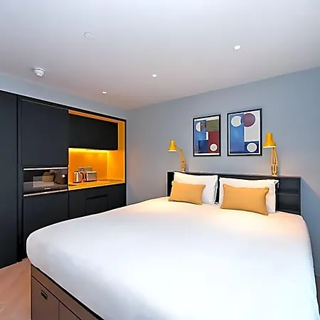 Staycity Street Hotell 4*