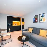 Staycity Street Hotel